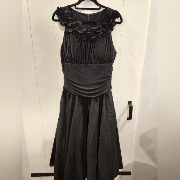 Laura Black tulle gown - Picture 1 of 13